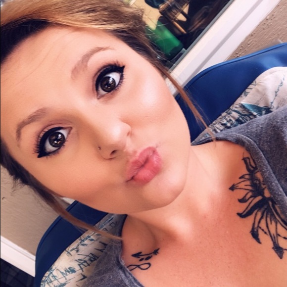 Meet your Posher, Alisia - Picture 1 of 1